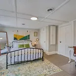 Treetop 1-Br Flat In Capitol Hill - Ideal Spot!