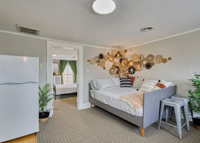 Treetop 1-Br Flat In Capitol Hill - Ideal Spot!