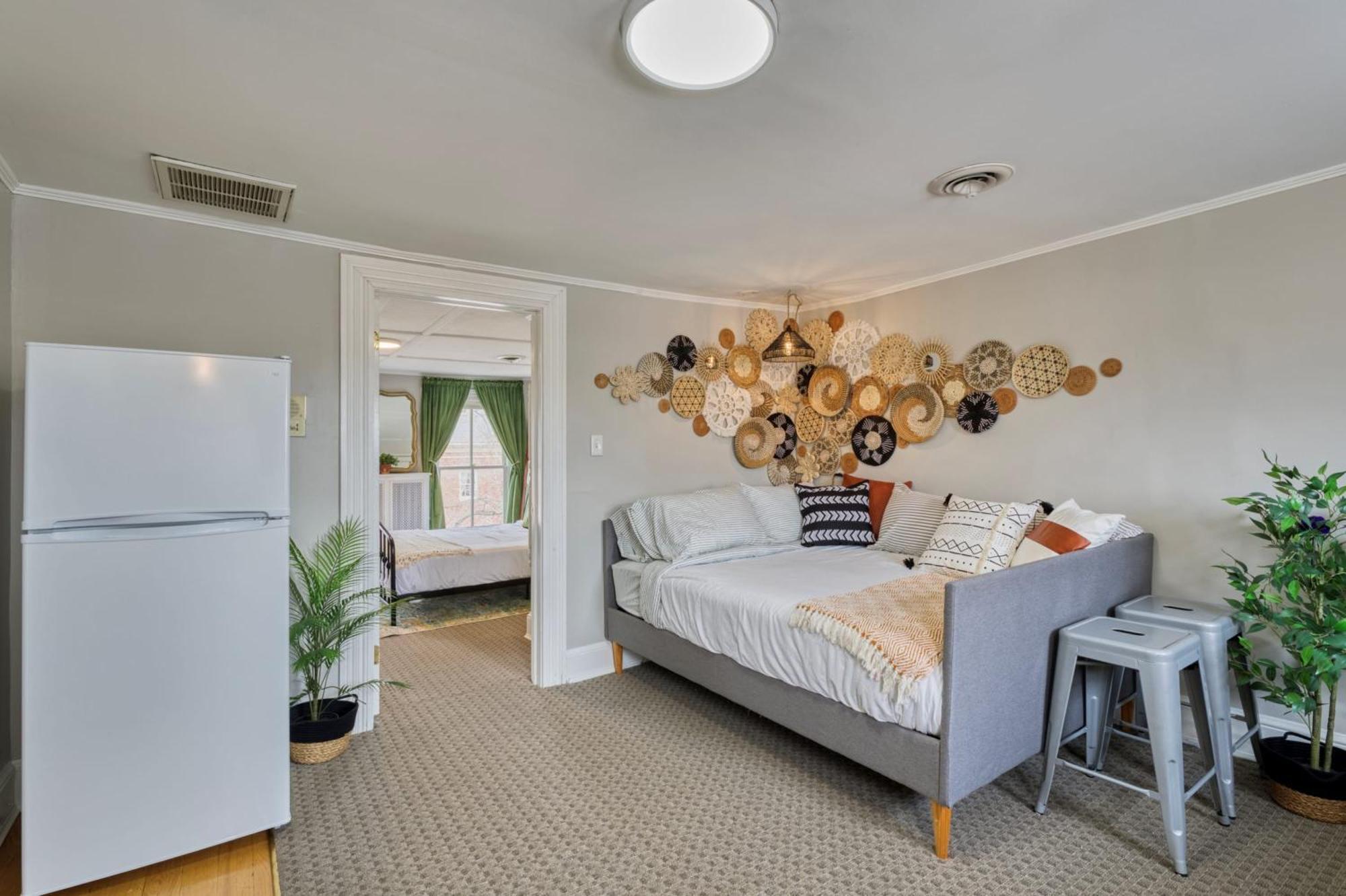 Treetop 1-br Flat In Capitol Hill - Ideal Spot!