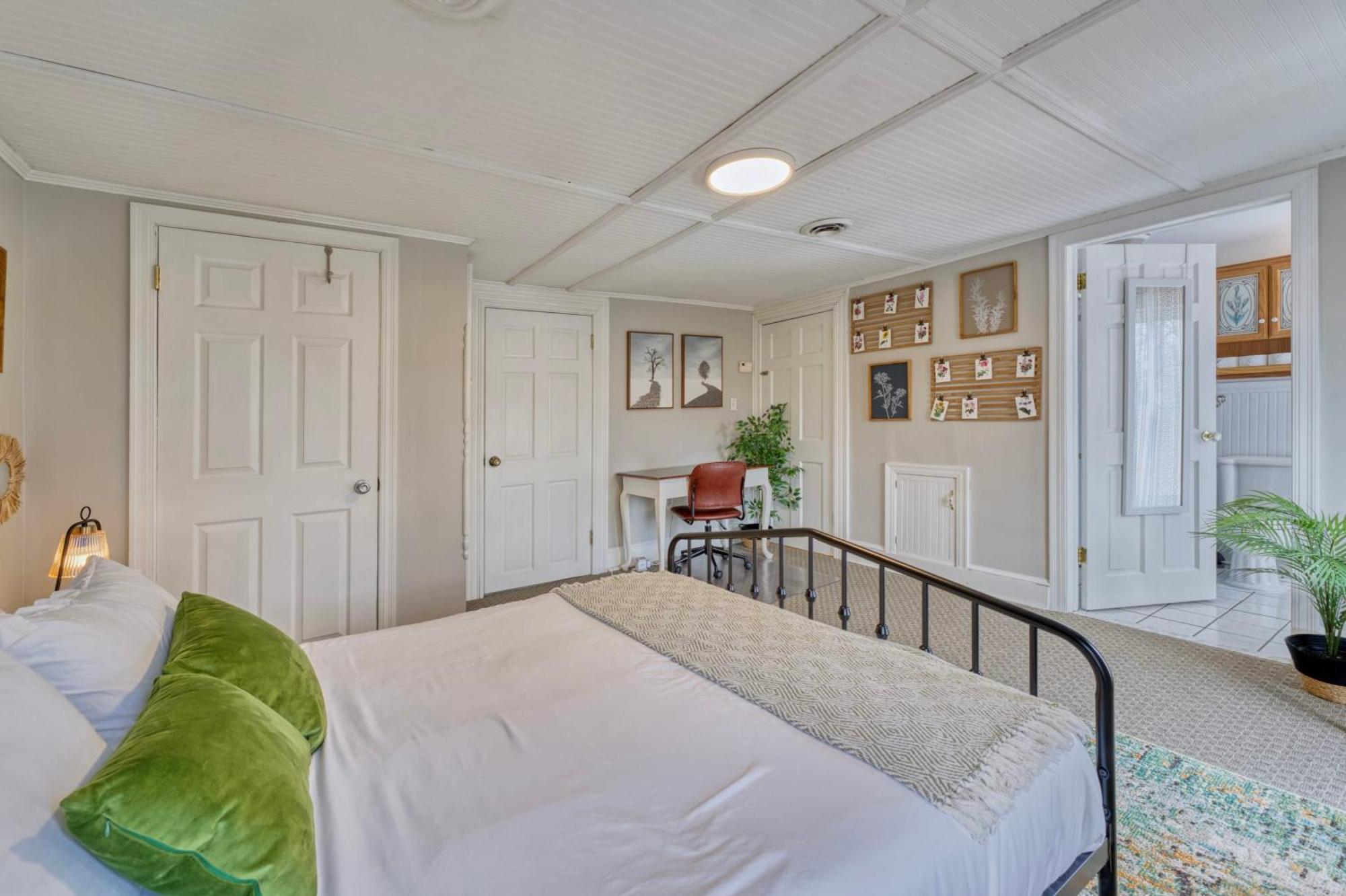 Apartment Treetop 1-br Flat In Capitol Hill - Ideal Spot!