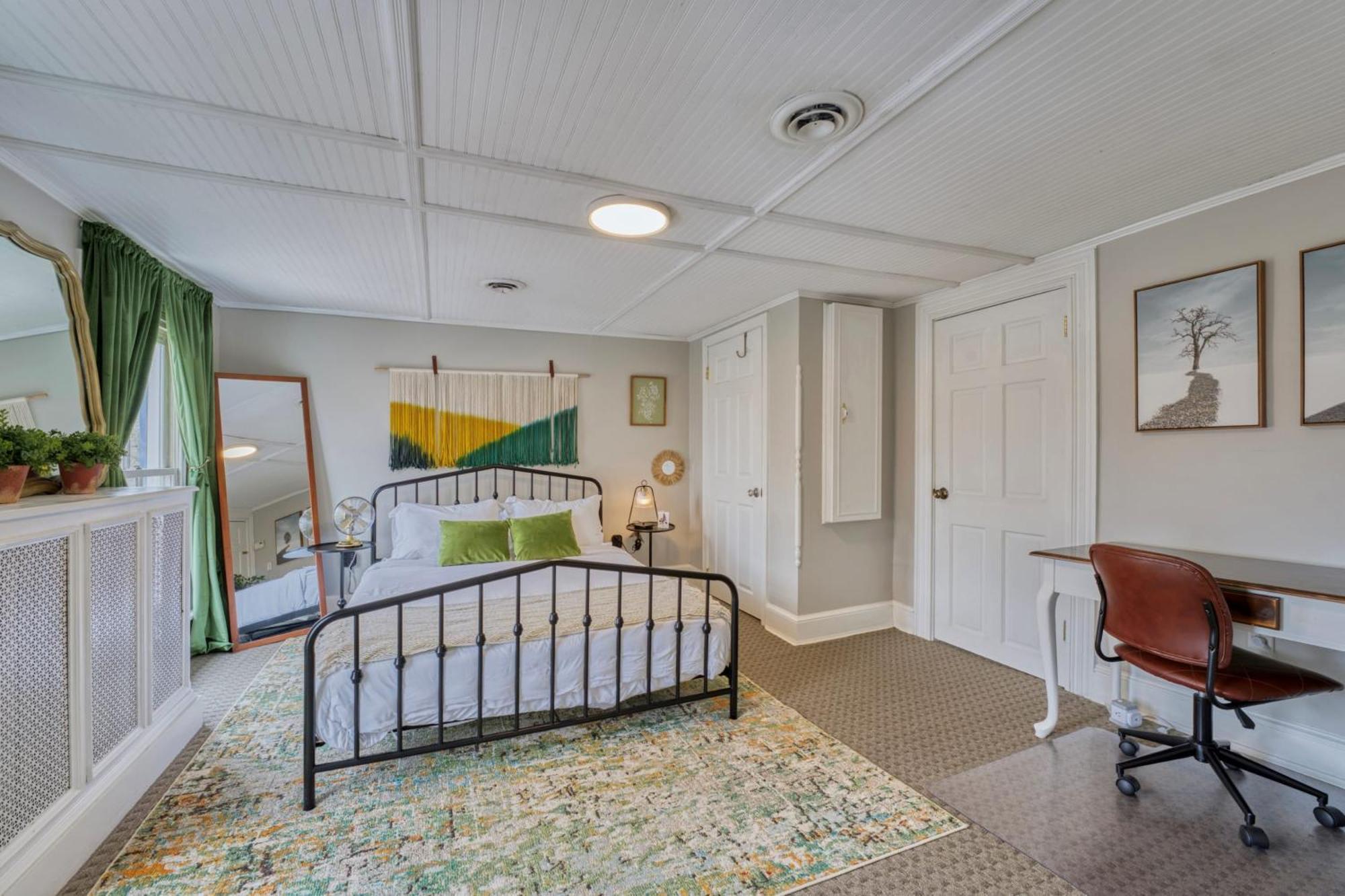 Treetop 1-br Flat In Capitol Hill - Ideal Spot! Apartment *