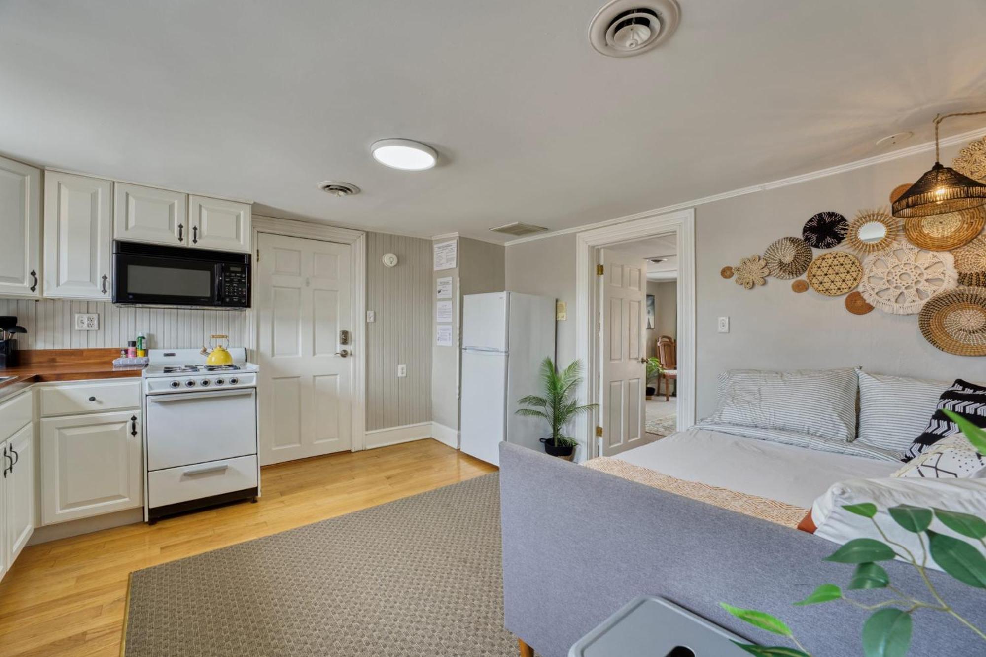 Treetop 1-br Flat In Capitol Hill - Ideal Spot! Washington
