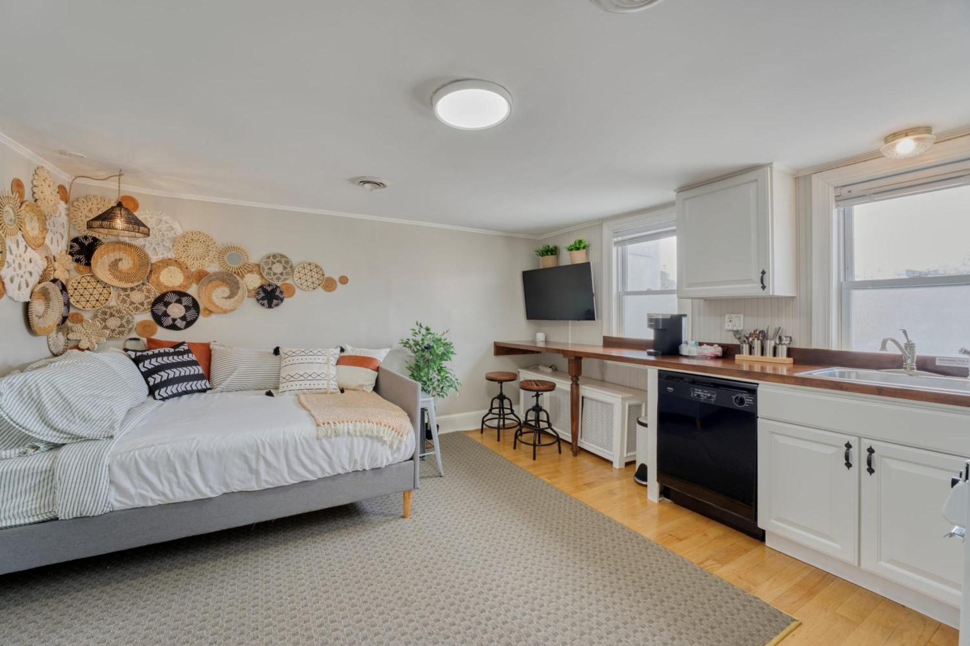 Treetop 1-br Flat In Capitol Hill - Ideal Spot! Apartment