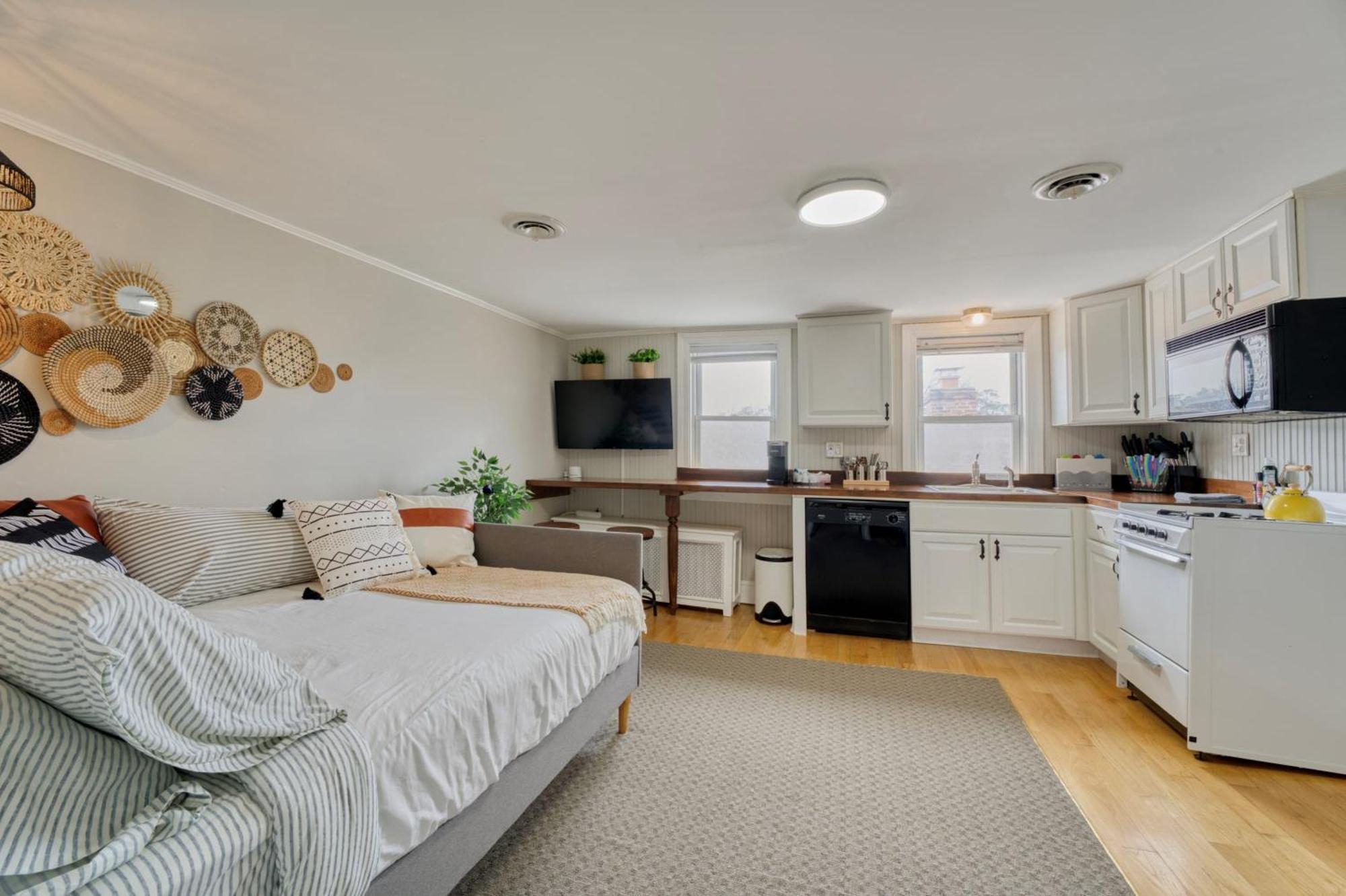 Treetop 1-br Flat In Capitol Hill - Ideal Spot! Apartment *